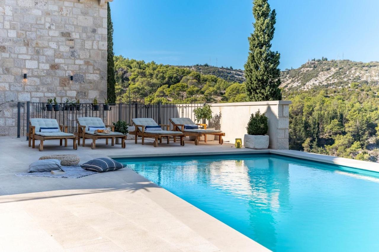 פוסטיר New Villa Ani! Traditional And Luxurious 4-Bedroom Villa With Heated Pool And Sea Views מראה חיצוני תמונה