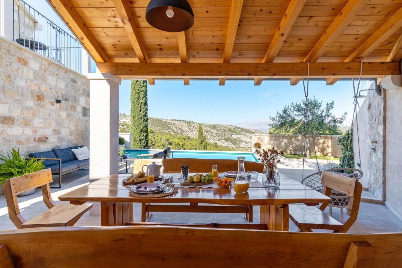 פוסטיר New Villa Ani! Traditional And Luxurious 4-Bedroom Villa With Heated Pool And Sea Views מראה חיצוני תמונה