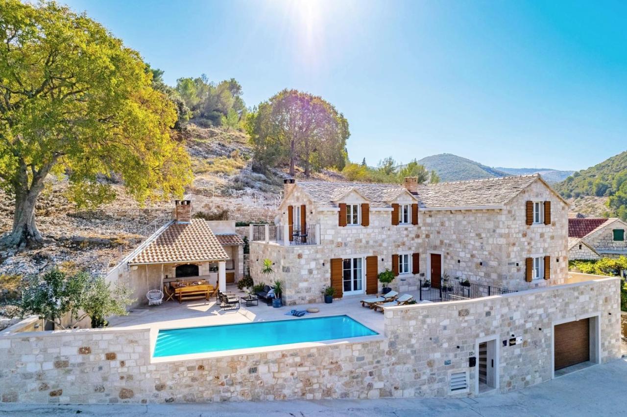 פוסטיר New Villa Ani! Traditional And Luxurious 4-Bedroom Villa With Heated Pool And Sea Views מראה חיצוני תמונה