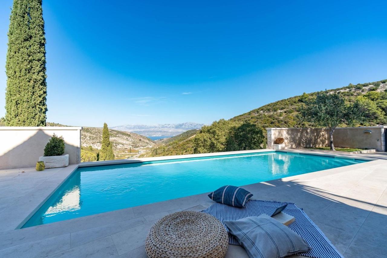 פוסטיר New Villa Ani! Traditional And Luxurious 4-Bedroom Villa With Heated Pool And Sea Views מראה חיצוני תמונה