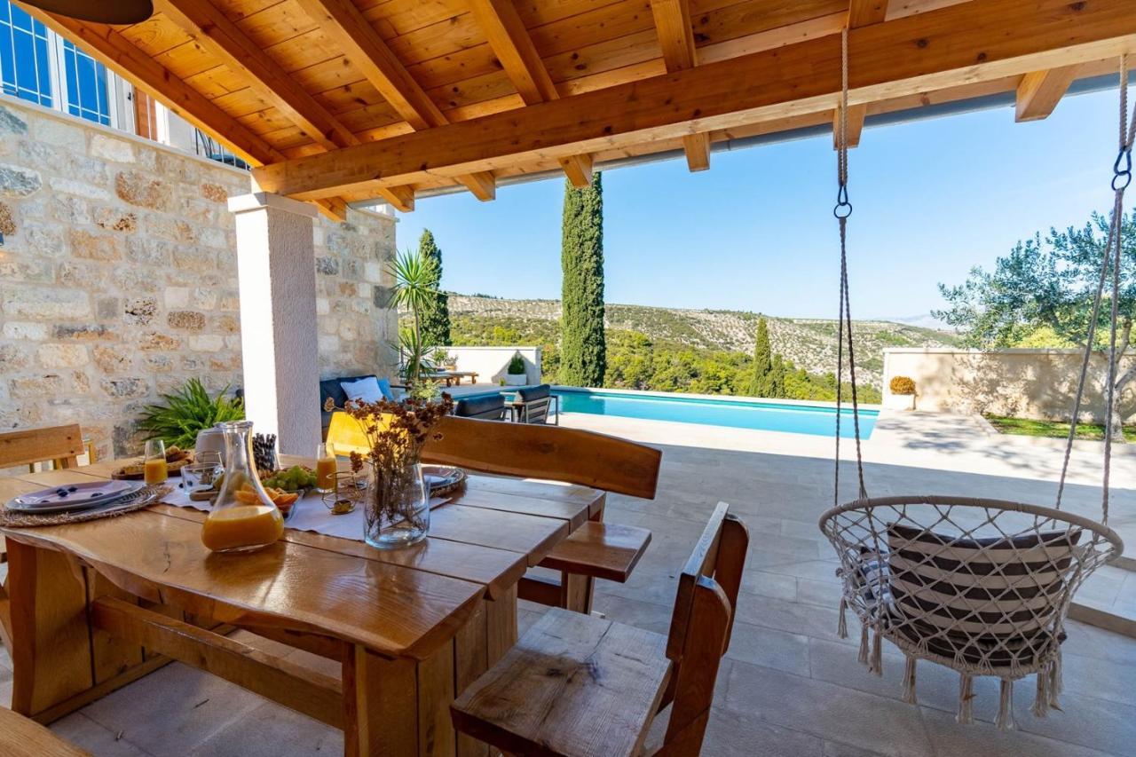 פוסטיר New Villa Ani! Traditional And Luxurious 4-Bedroom Villa With Heated Pool And Sea Views מראה חיצוני תמונה