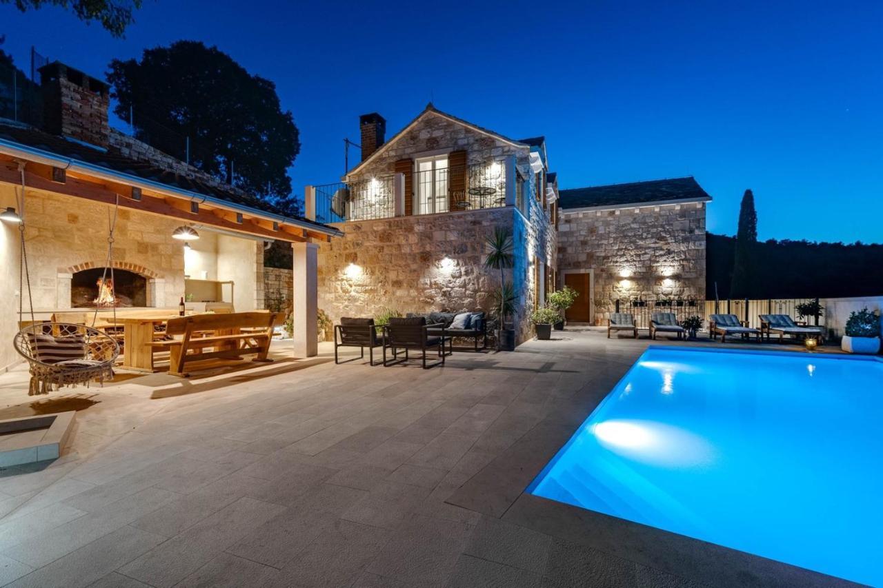 פוסטיר New Villa Ani! Traditional And Luxurious 4-Bedroom Villa With Heated Pool And Sea Views מראה חיצוני תמונה