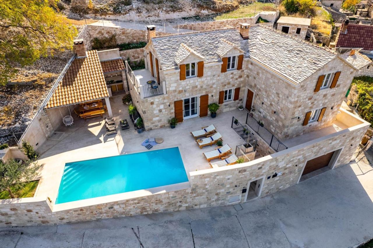 פוסטיר New Villa Ani! Traditional And Luxurious 4-Bedroom Villa With Heated Pool And Sea Views מראה חיצוני תמונה