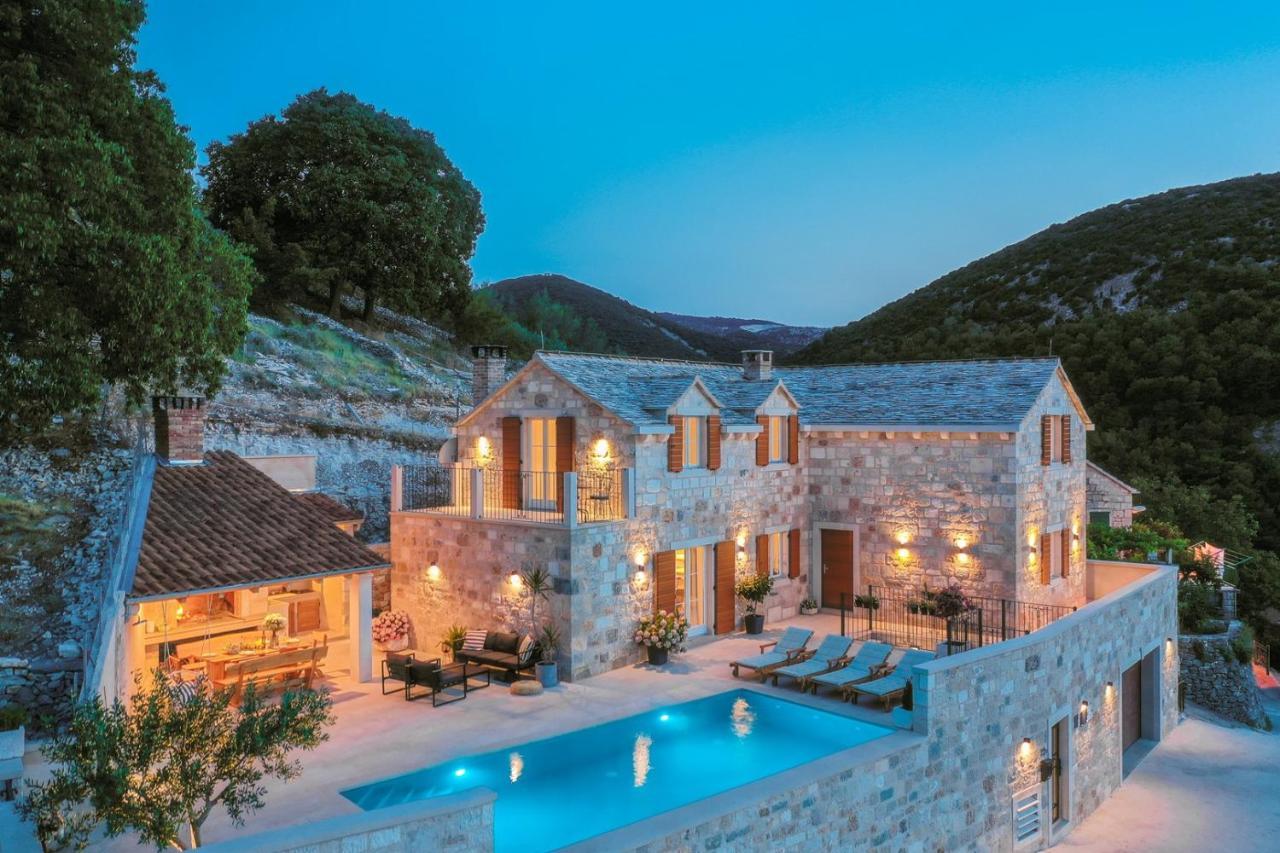 פוסטיר New Villa Ani! Traditional And Luxurious 4-Bedroom Villa With Heated Pool And Sea Views מראה חיצוני תמונה