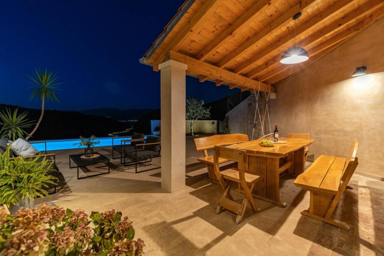 פוסטיר New Villa Ani! Traditional And Luxurious 4-Bedroom Villa With Heated Pool And Sea Views מראה חיצוני תמונה