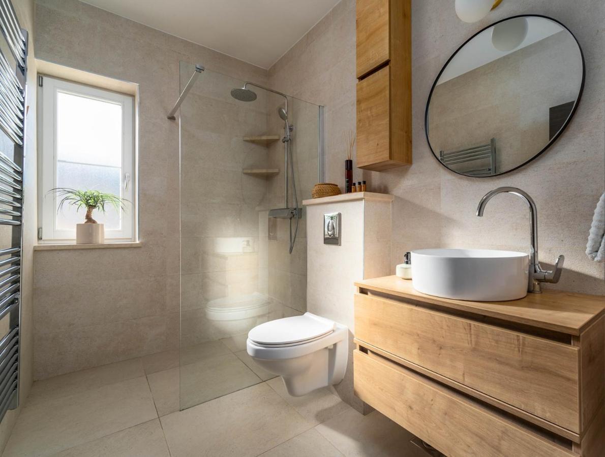 פוסטיר New Villa Ani! Traditional And Luxurious 4-Bedroom Villa With Heated Pool And Sea Views מראה חיצוני תמונה