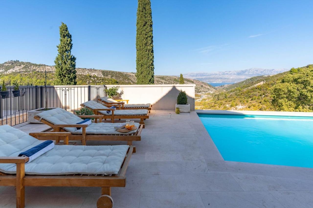 פוסטיר New Villa Ani! Traditional And Luxurious 4-Bedroom Villa With Heated Pool And Sea Views מראה חיצוני תמונה